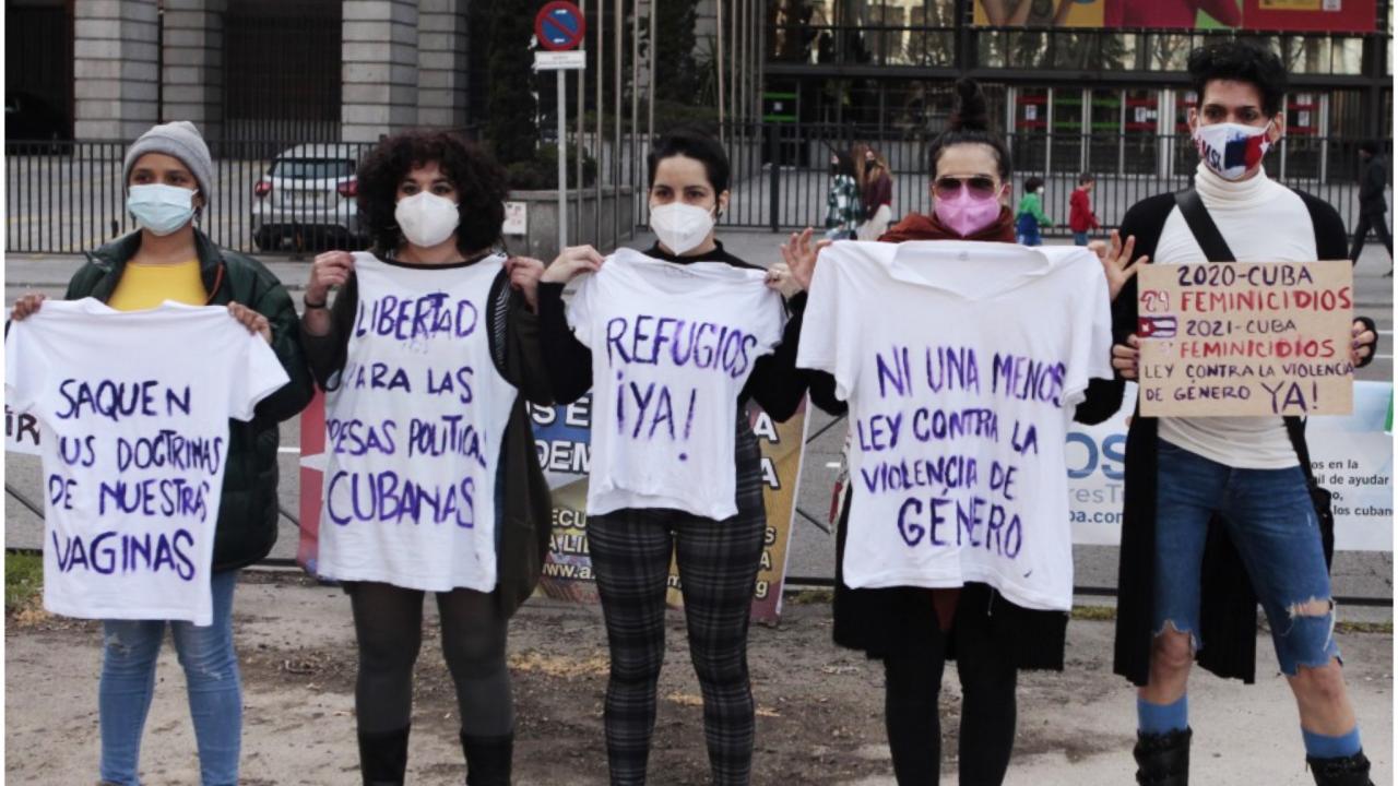 Activistas cubanas en Madrid, este 8 de Marzo. MARIO LECLERE